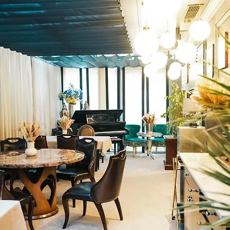 Eclat Luxury Hotel